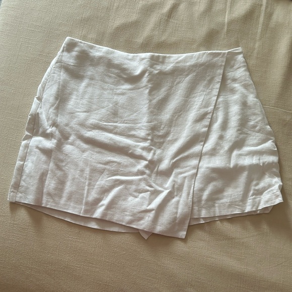 NWOT Abercrombie Scarlett Linen Blend Wrap Mini Skort in White - Picture 3 of 4